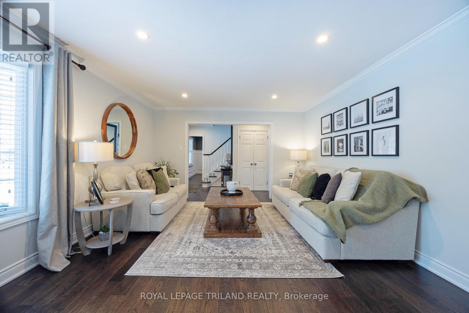 73 Mcleod Crescent, London North (North H), ON - Indoor Photo Showing Living Room