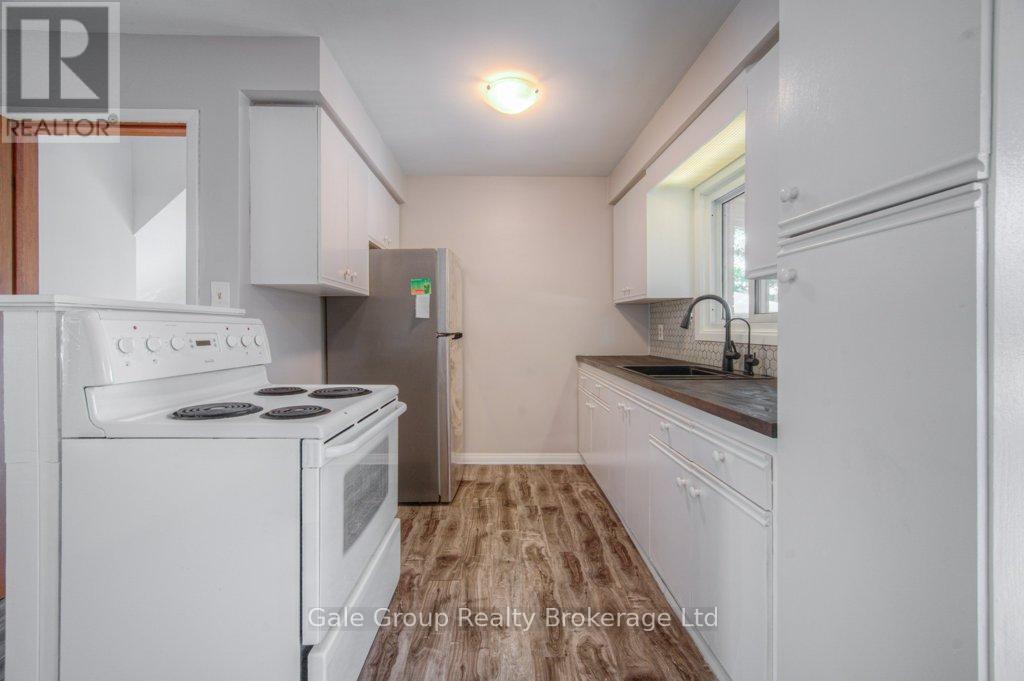 B - 808 Walter Street, Cambridge, ON - Indoor Photo Showing Kitchen