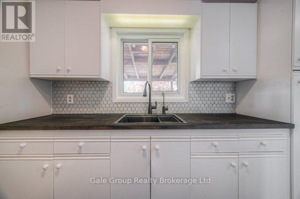 B - 808 Walter Street, Cambridge, ON - Indoor Photo Showing Kitchen With Double Sink