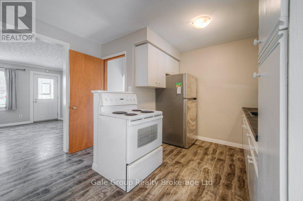 B - 808 Walter Street, Cambridge, ON - Indoor Photo Showing Kitchen