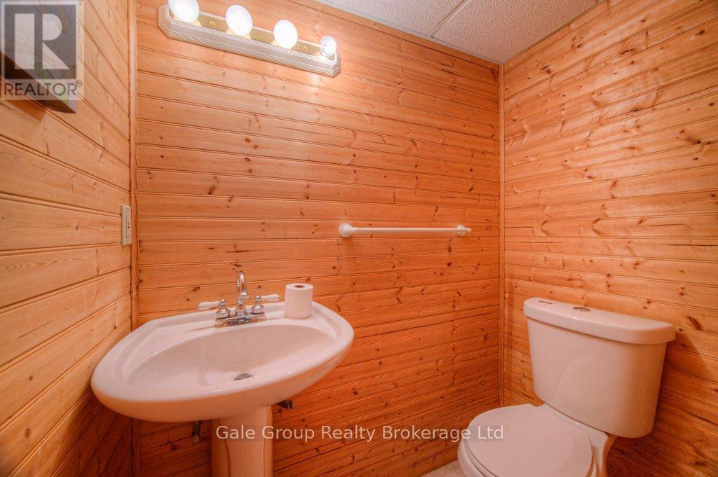 B - 808 Walter Street, Cambridge, ON - Indoor Photo Showing Bathroom