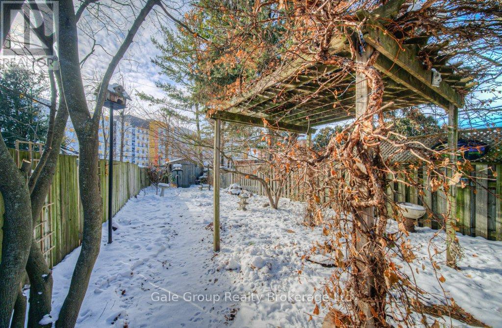 B - 808 Walter Street, Cambridge, ON - Outdoor