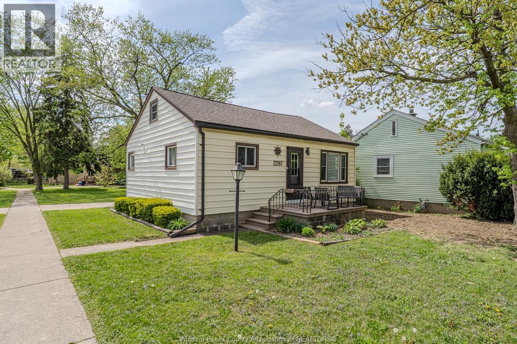 2297 Parent, Windsor, ON - Outdoor