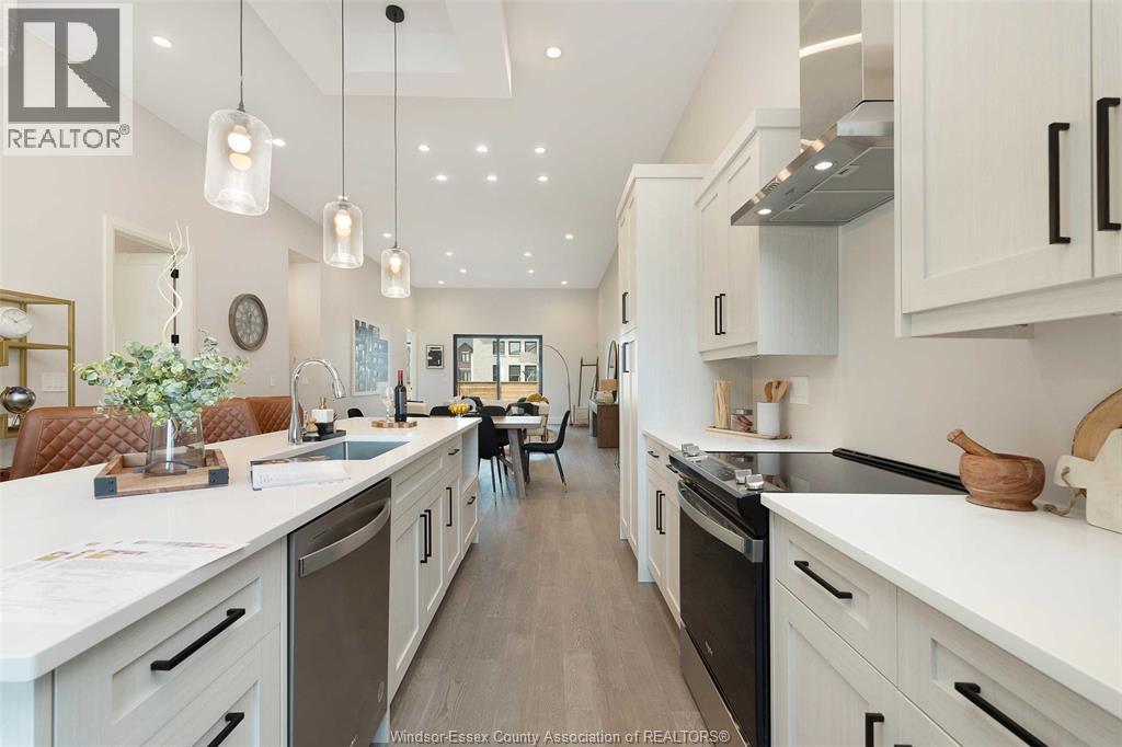 638 Lily Mac Boulevard, Windsor, ON - Indoor Photo Showing Kitchen With Upgraded Kitchen