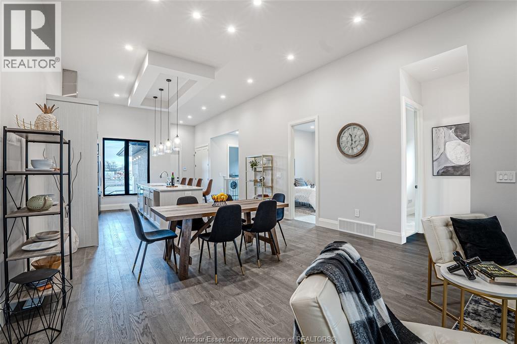 592 Lily Mac Boulevard, Windsor, ON - Indoor Photo Showing Dining Room
