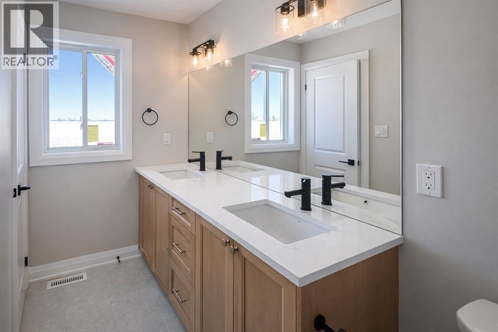 639 Ketter Way, Plympton-Wyoming, ON - Indoor Photo Showing Bathroom
