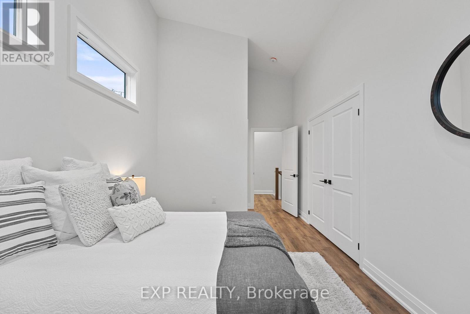 168 Berczy Street, Barrie, ON - Indoor Photo Showing Bedroom