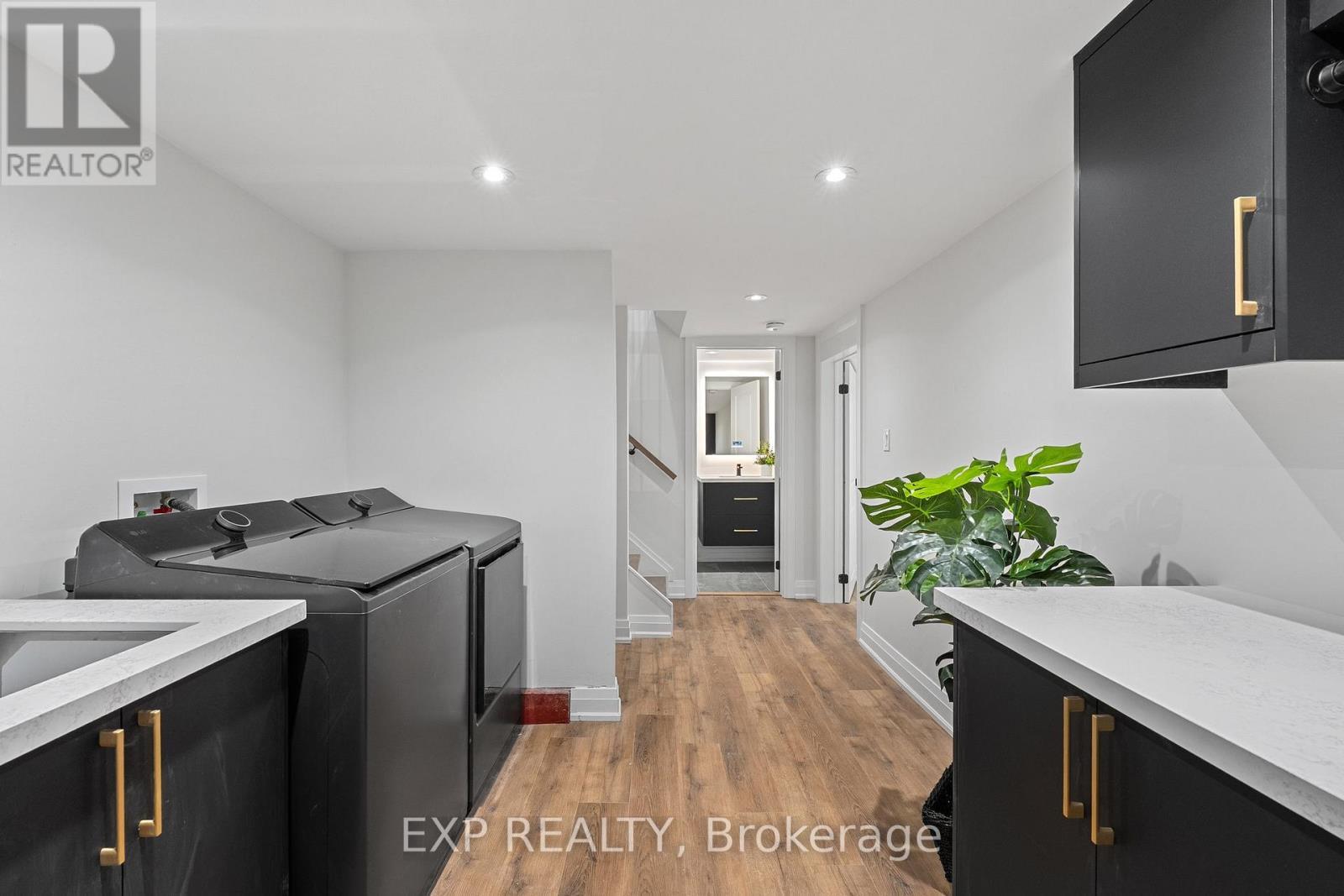 168 Berczy Street, Barrie, ON - Indoor Photo Showing Laundry Room