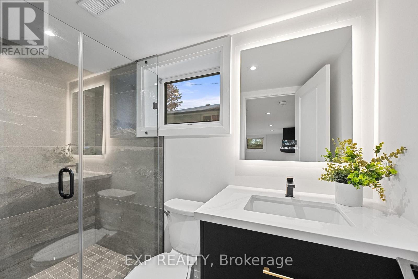 168 Berczy Street, Barrie, ON - Indoor Photo Showing Bathroom