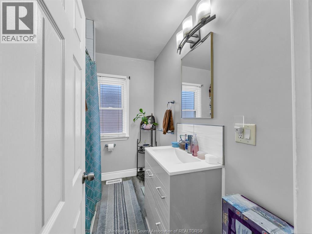 3691 Riberdy Road, Windsor, ON - Indoor Photo Showing Laundry Room