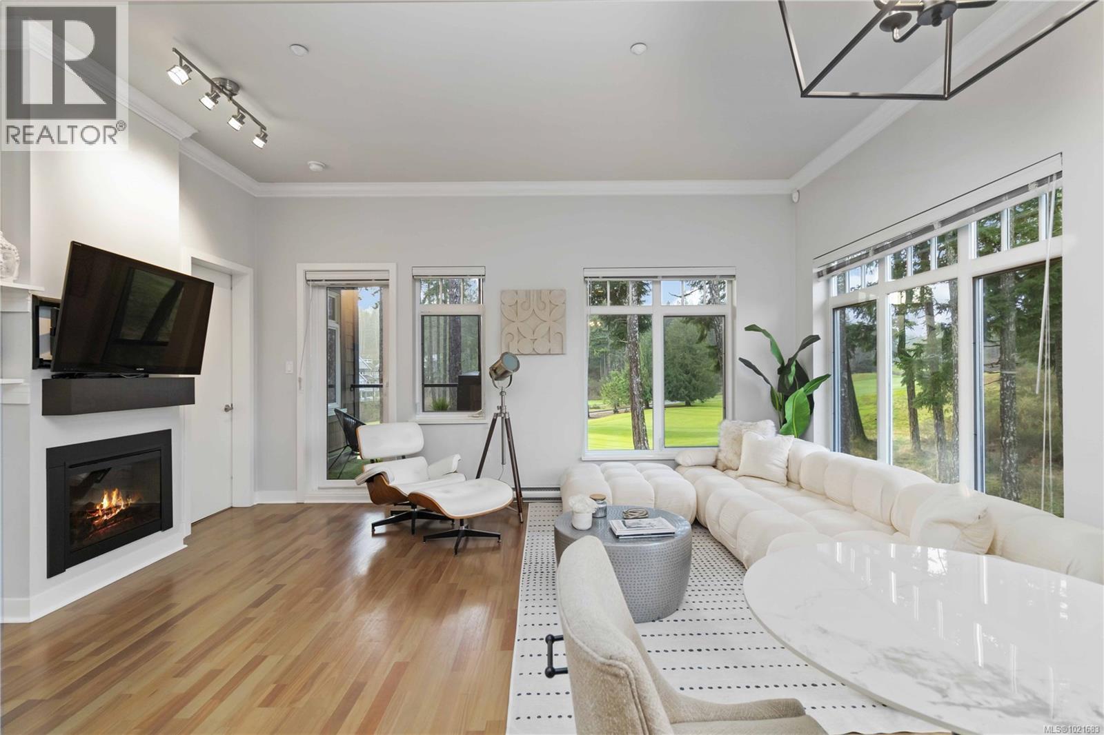 420 1395 Bear Mountain Pkwy, Langford, BC - Indoor Photo Showing Dining Room