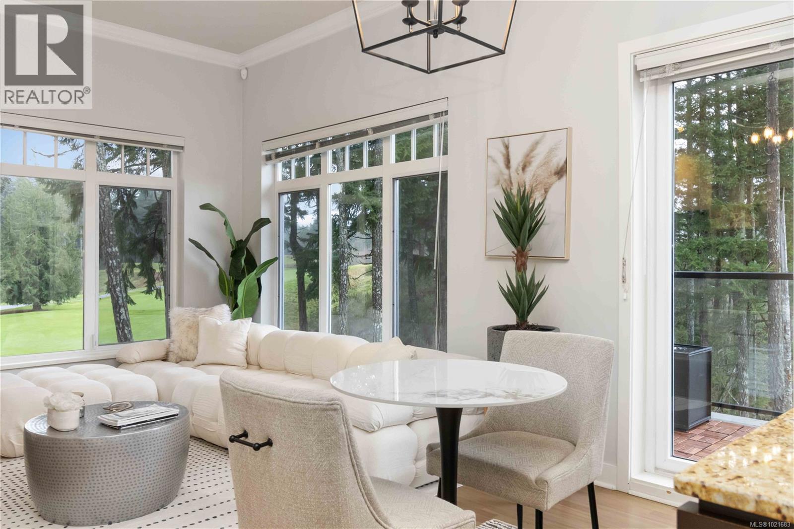 420 1395 Bear Mountain Pkwy, Langford, BC - Indoor Photo Showing Living Room