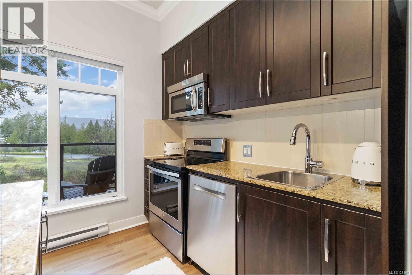 420 1395 Bear Mountain Pkwy, Langford, BC - Indoor Photo Showing Kitchen With Stainless Steel Kitchen