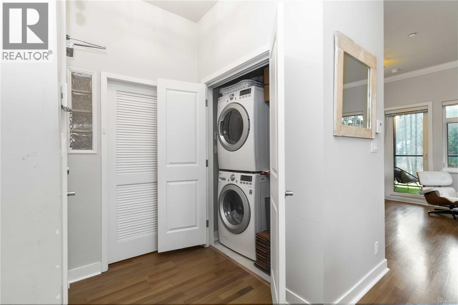 420 1395 Bear Mountain Pkwy, Langford, BC - Indoor Photo Showing Bedroom