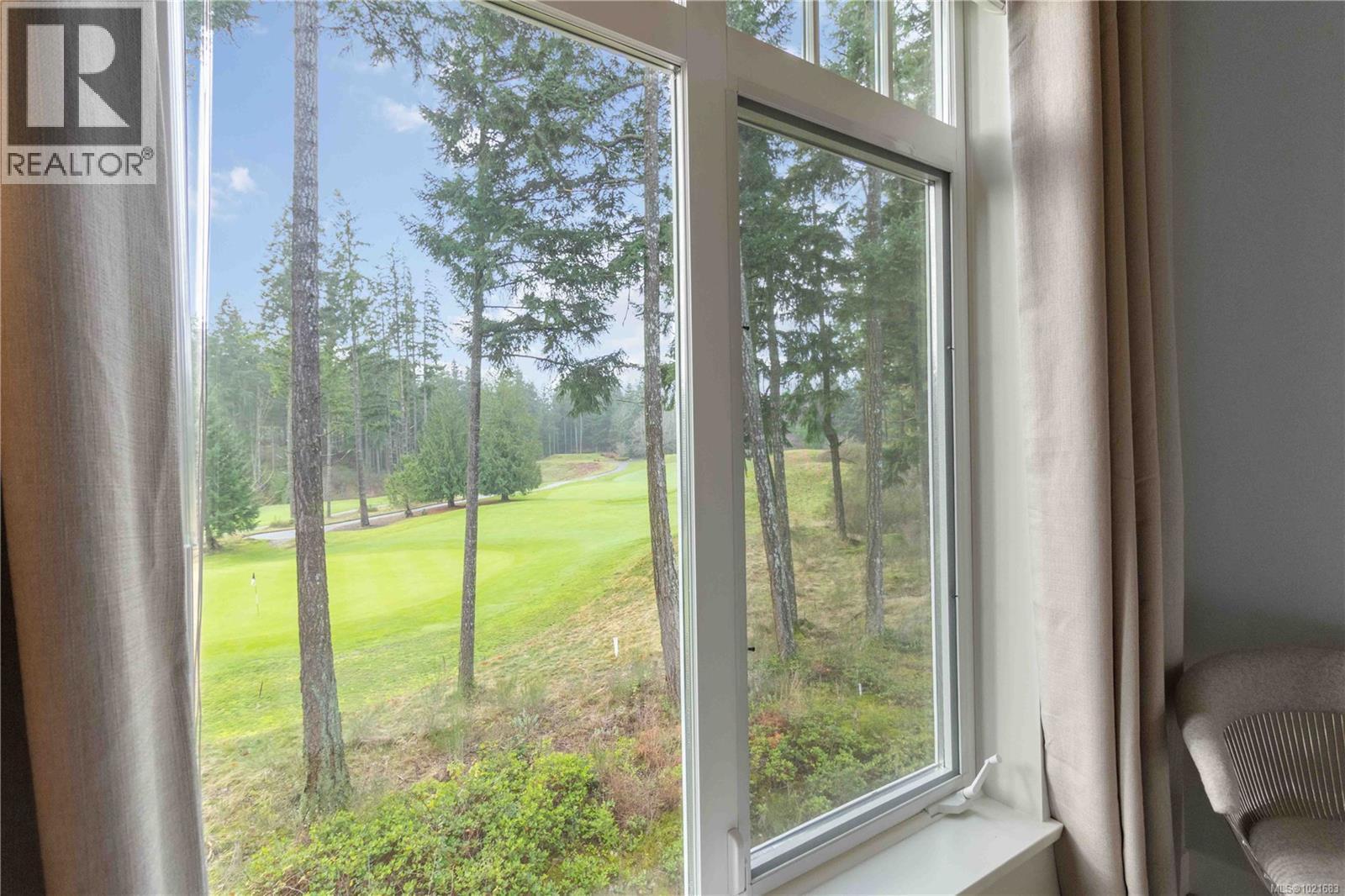 420 1395 Bear Mountain Pkwy, Langford, BC - Indoor Photo Showing Bedroom