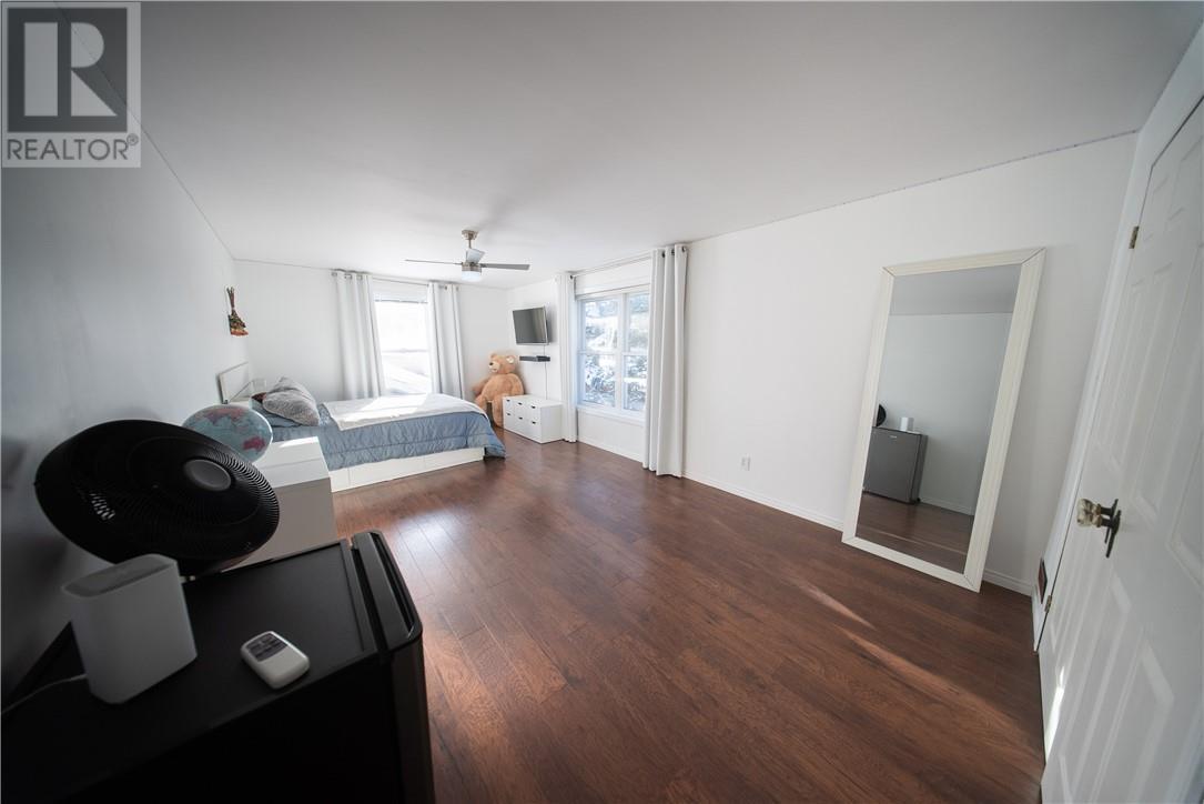 54 Jean Street, Alban, ON - Indoor Photo Showing Living Room