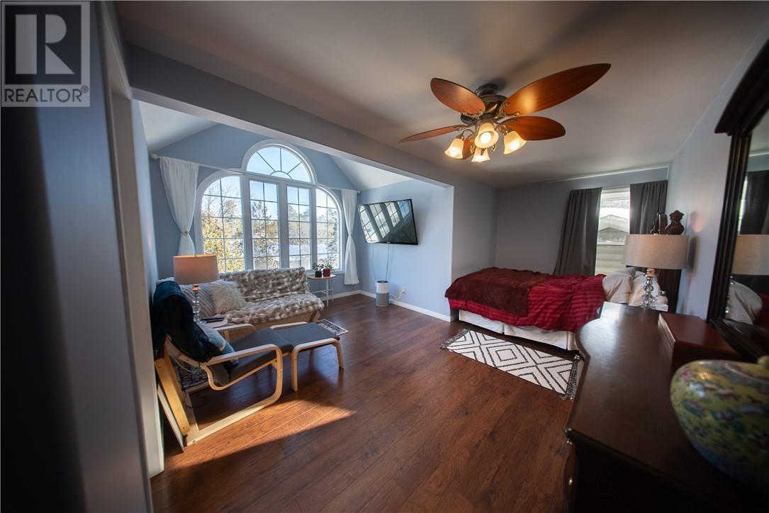 54 Jean Street, Alban, ON - Indoor Photo Showing Living Room