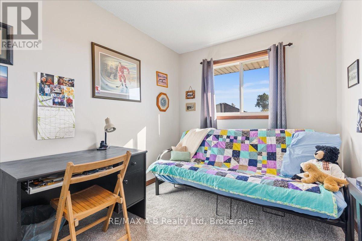 27 - 20 Southvale Road, St. Marys, ON - Indoor Photo Showing Bedroom