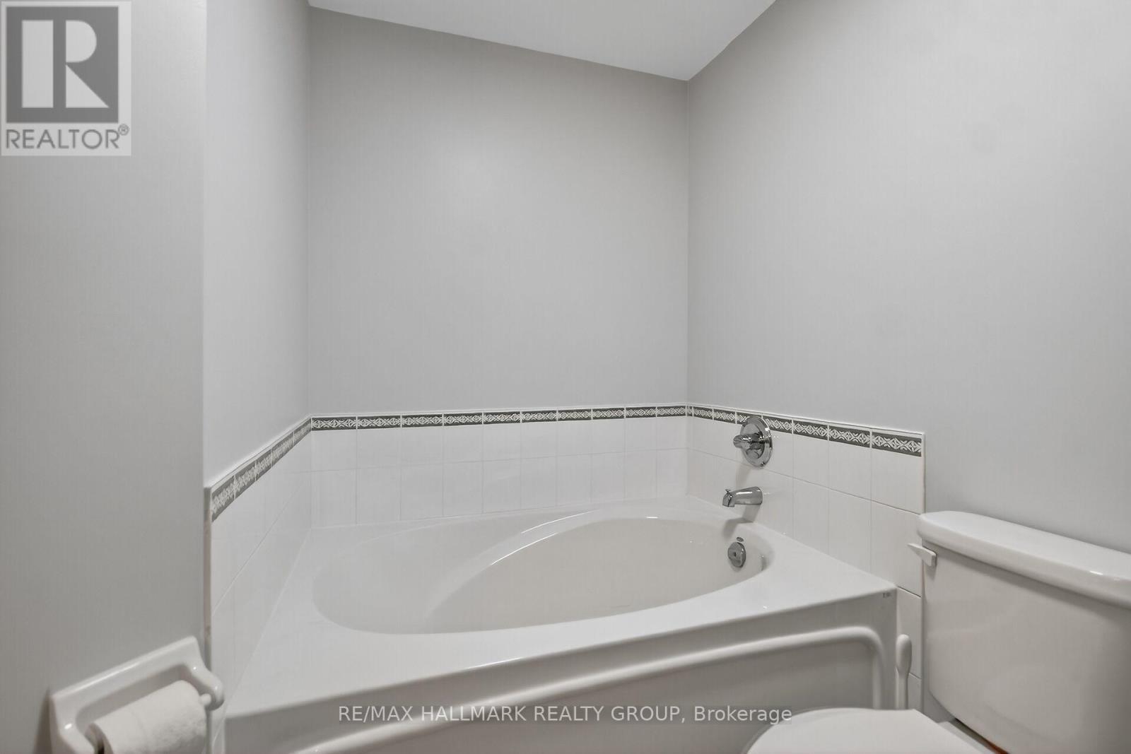 104 - 1512 Walkley Road, Ottawa, ON - Indoor Photo Showing Bathroom