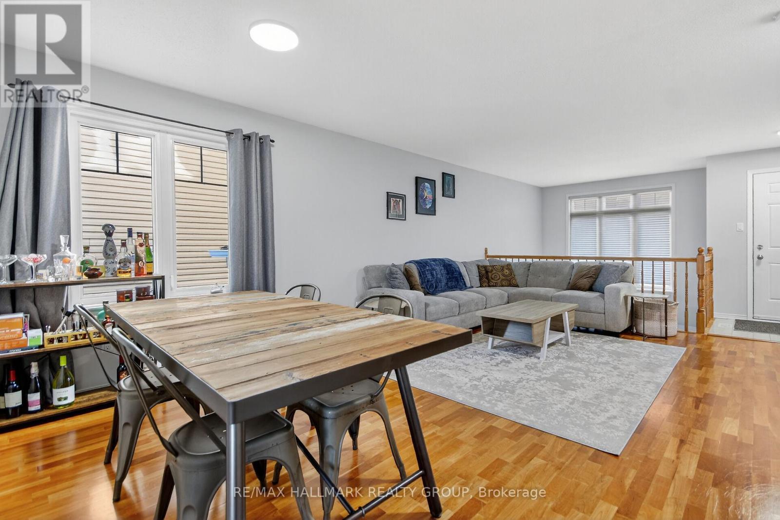 104 - 1512 Walkley Road, Ottawa, ON - Indoor Photo Showing Living Room