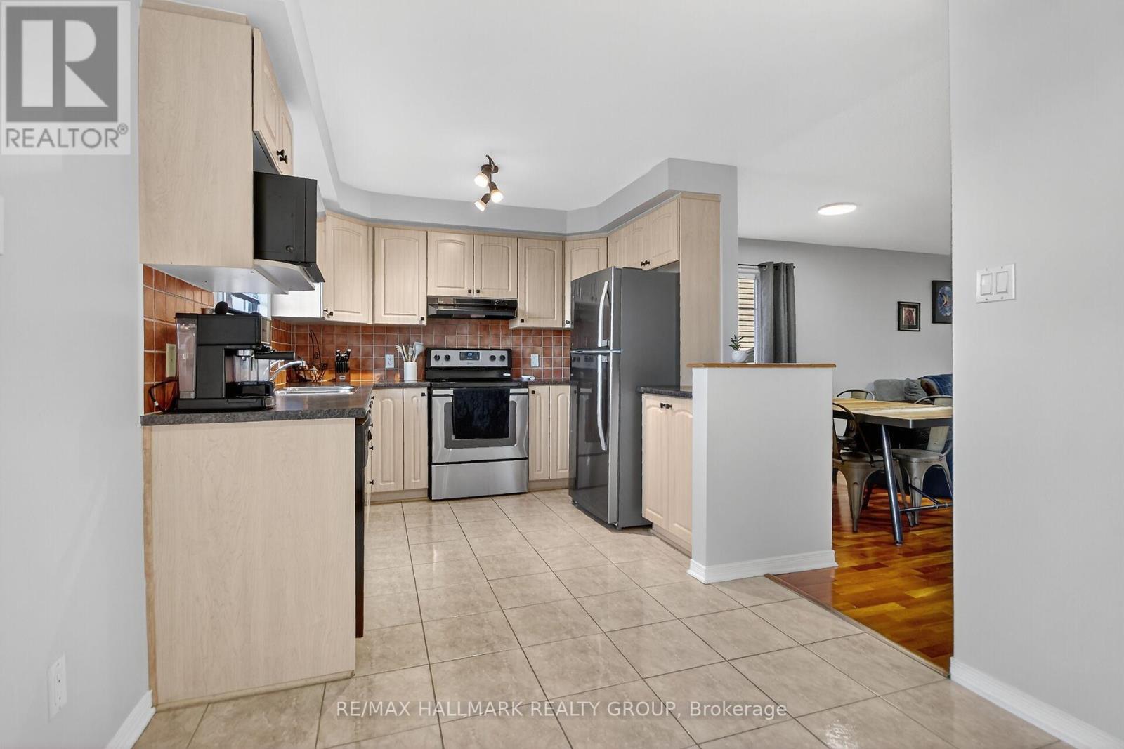 104 - 1512 Walkley Road, Ottawa, ON - Indoor Photo Showing Kitchen