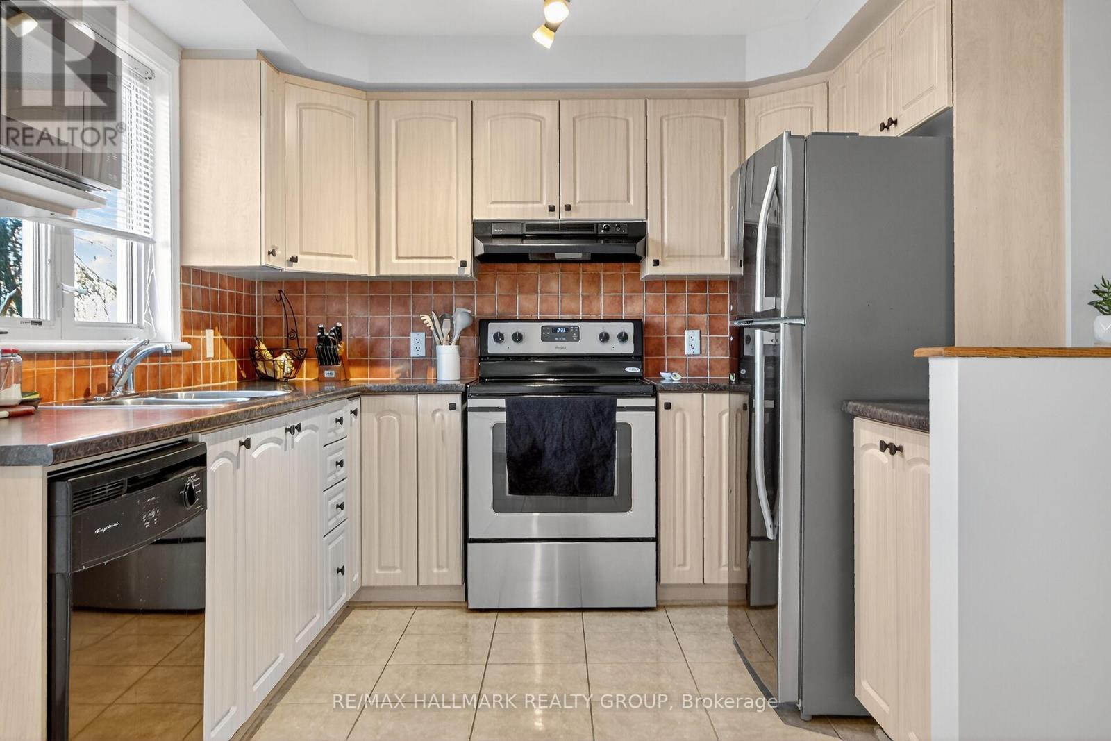 104 - 1512 Walkley Road, Ottawa, ON - Indoor Photo Showing Kitchen