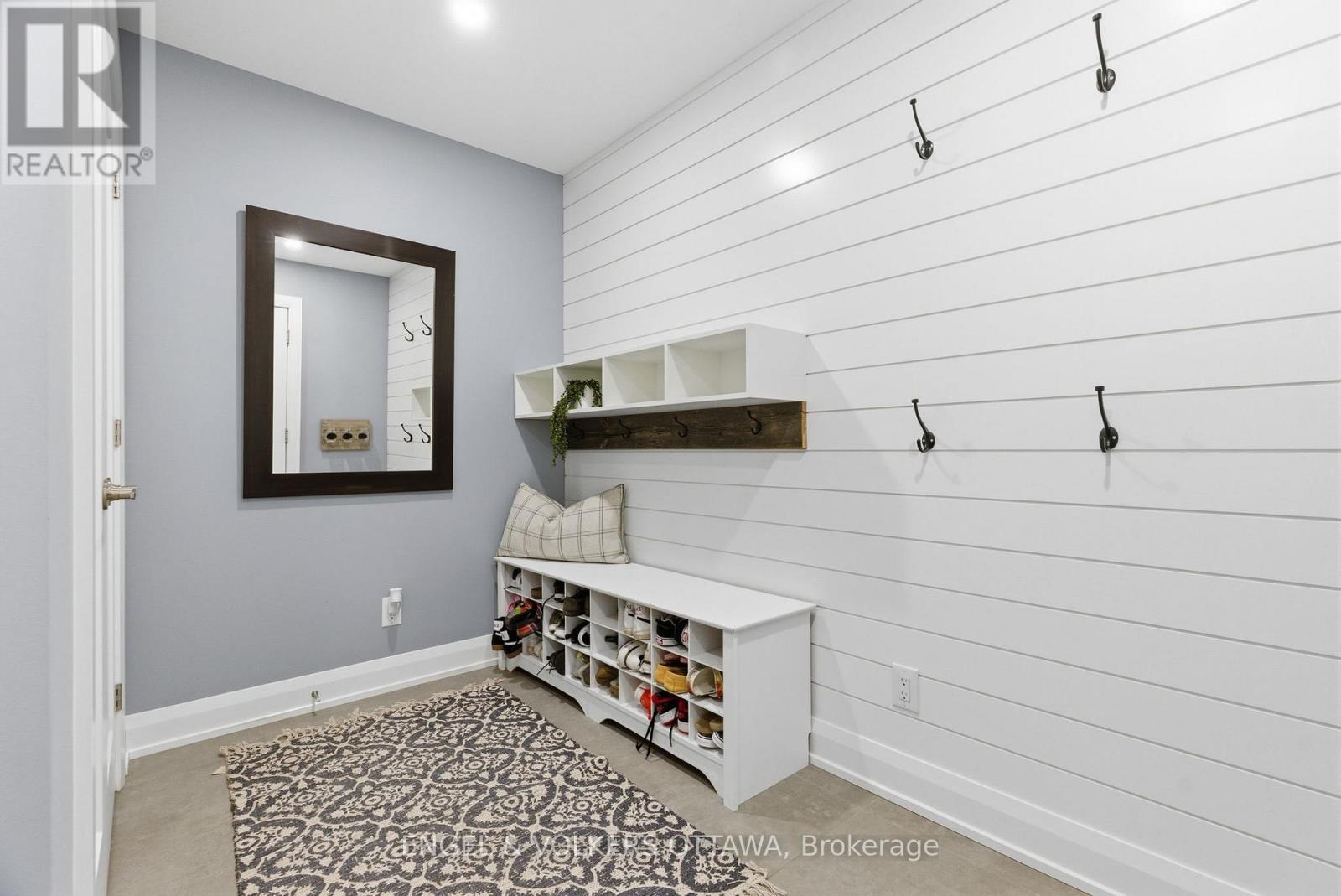 mudroom off of garage - 640 Meadowridge Circle, Ottawa, ON - Photo Showing Other Room