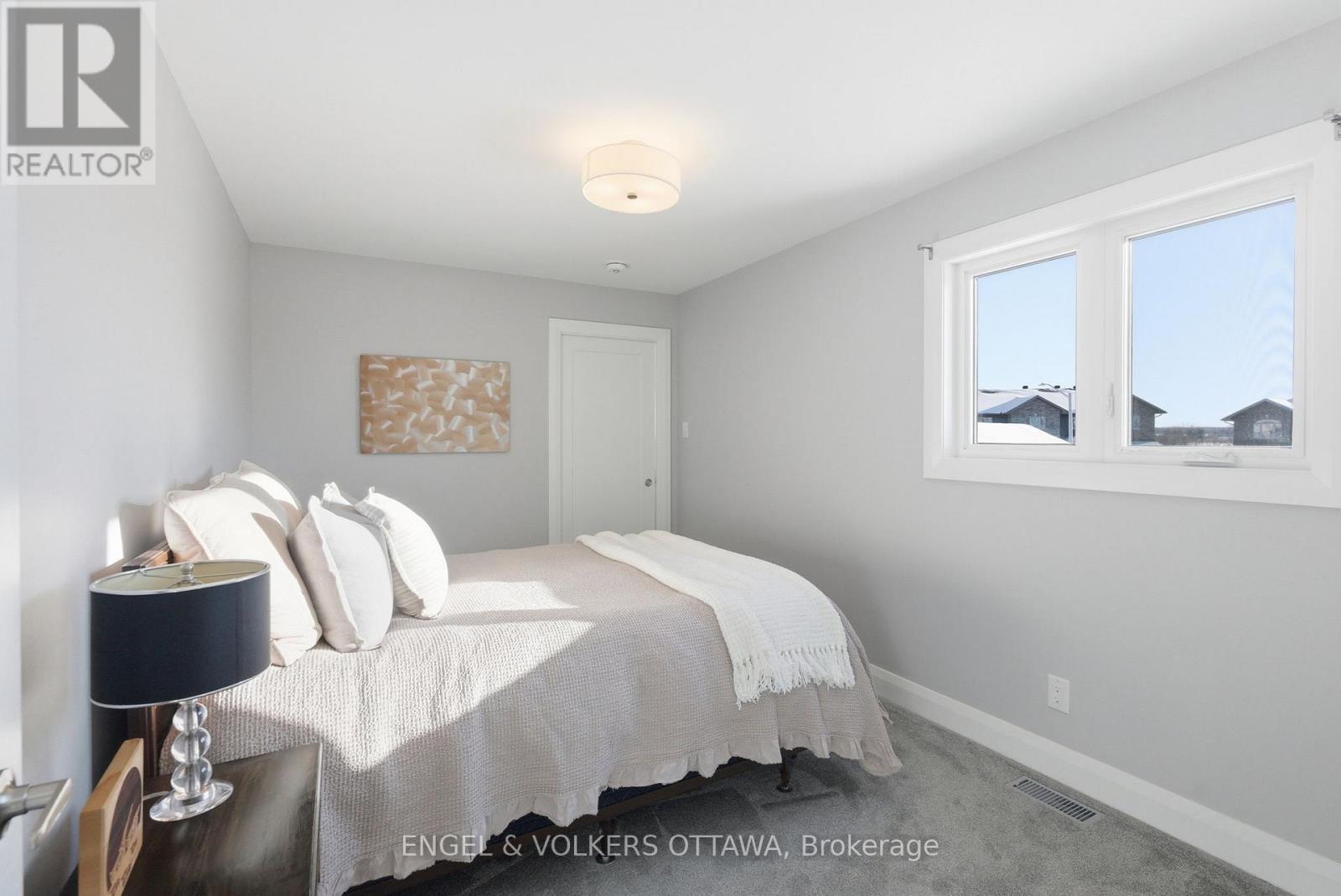 640 Meadowridge Circle, Ottawa, ON - Indoor Photo Showing Bedroom