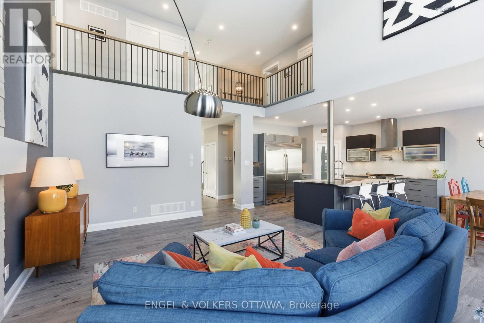 640 Meadowridge Circle, Ottawa, ON - Indoor Photo Showing Living Room