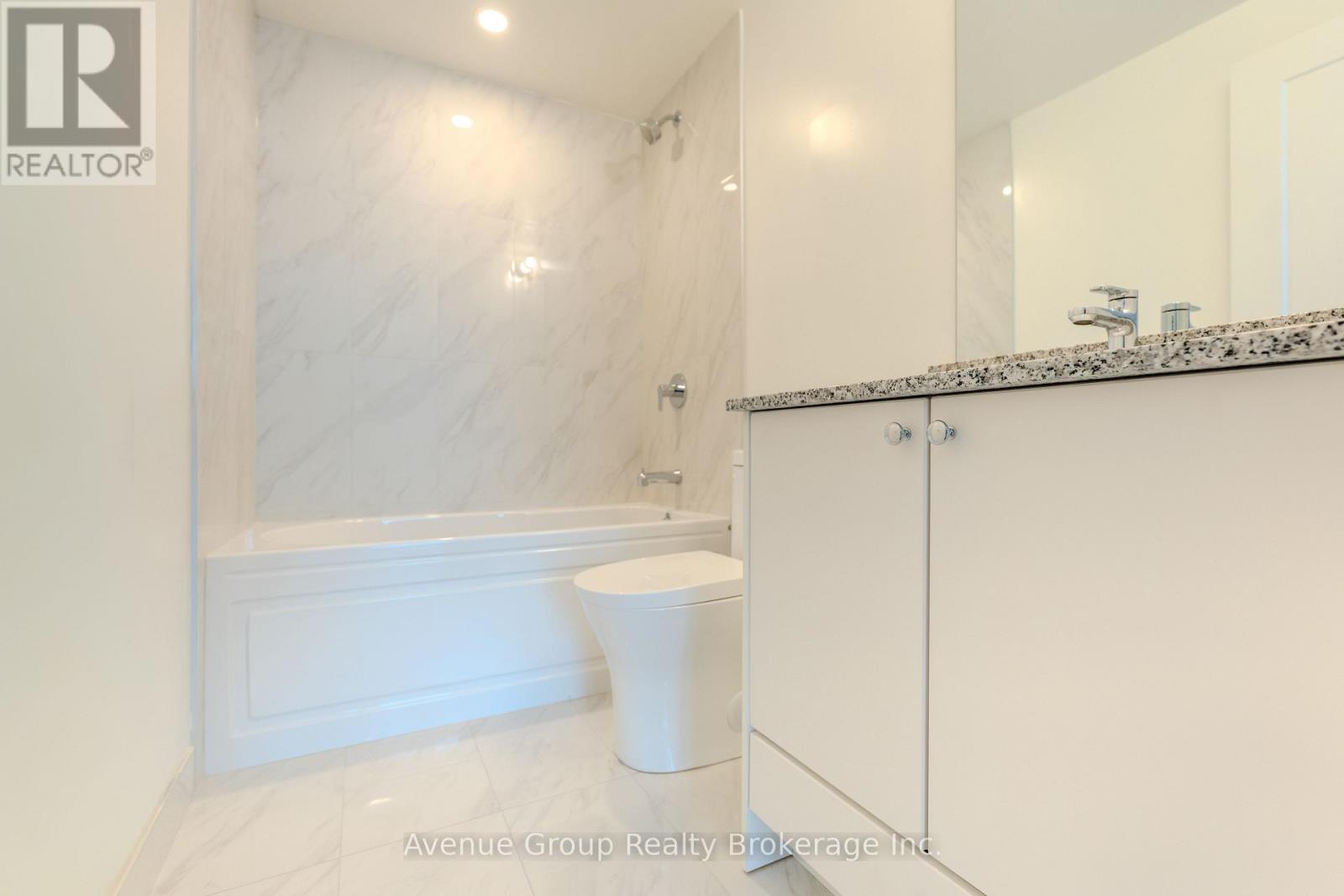 410 - 700 Sheppard Avenue W, Toronto, ON - Indoor Photo Showing Bathroom