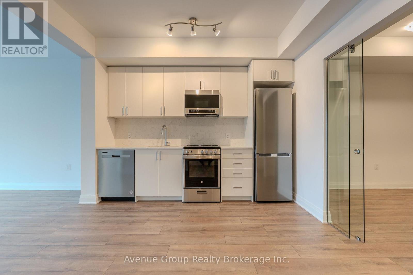 410 - 700 Sheppard Avenue W, Toronto, ON - Indoor Photo Showing Kitchen