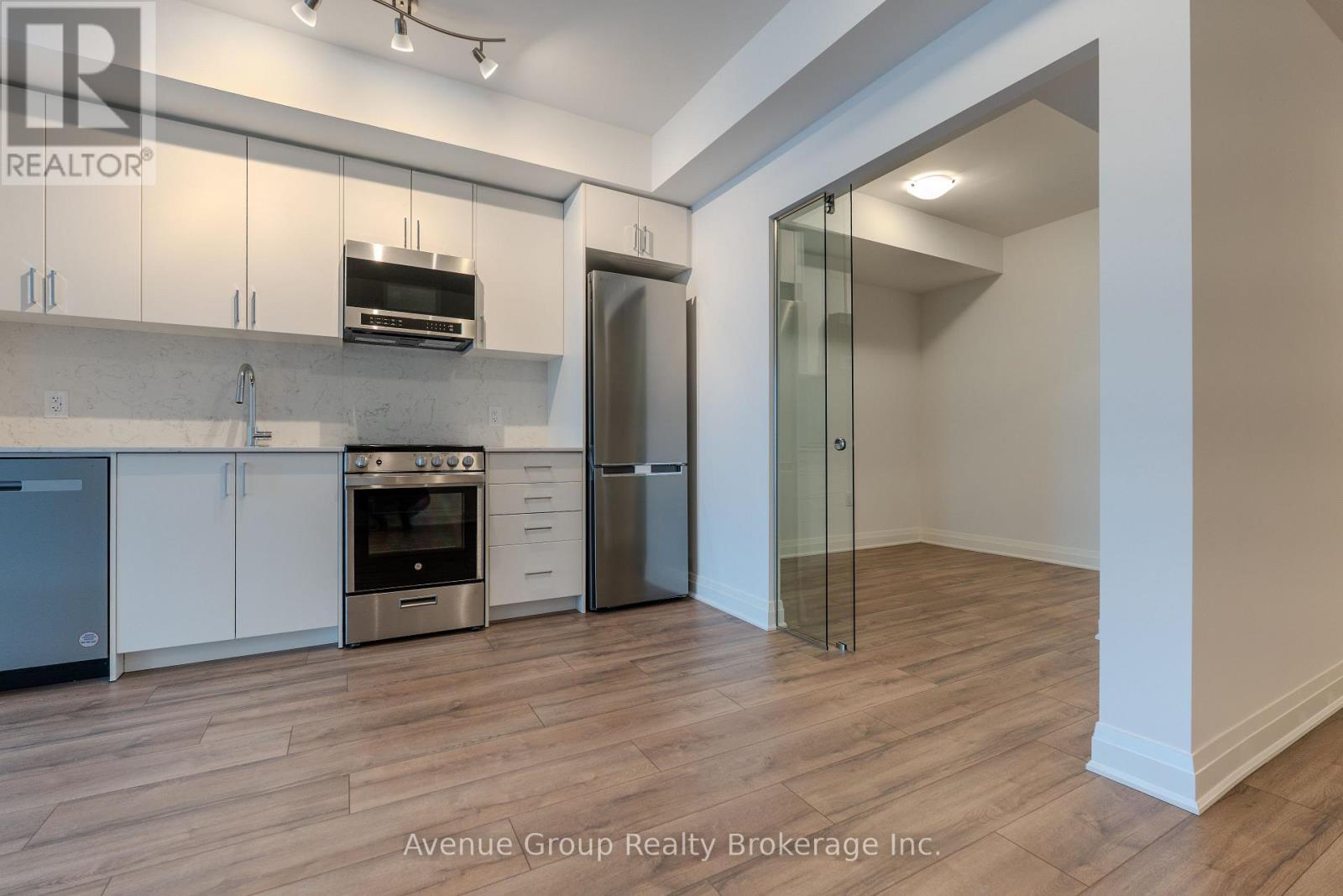 410 - 700 Sheppard Avenue W, Toronto, ON - Indoor Photo Showing Kitchen