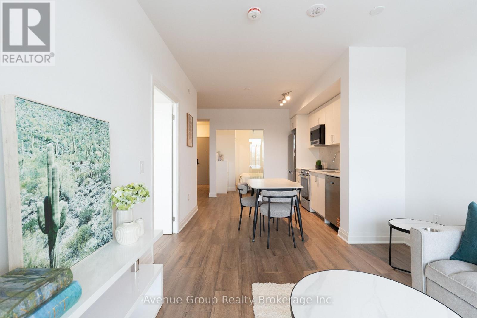 510 - 700 Sheppard Avenue W, Toronto, ON - Indoor Photo Showing Dining Room