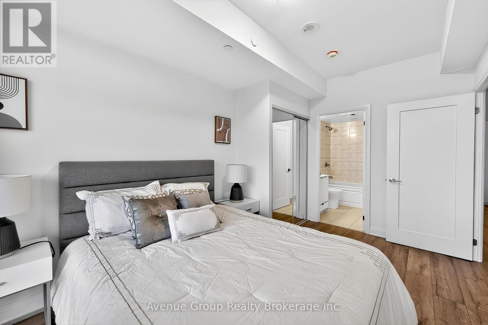 510 - 700 Sheppard Avenue W, Toronto, ON - Indoor Photo Showing Bedroom