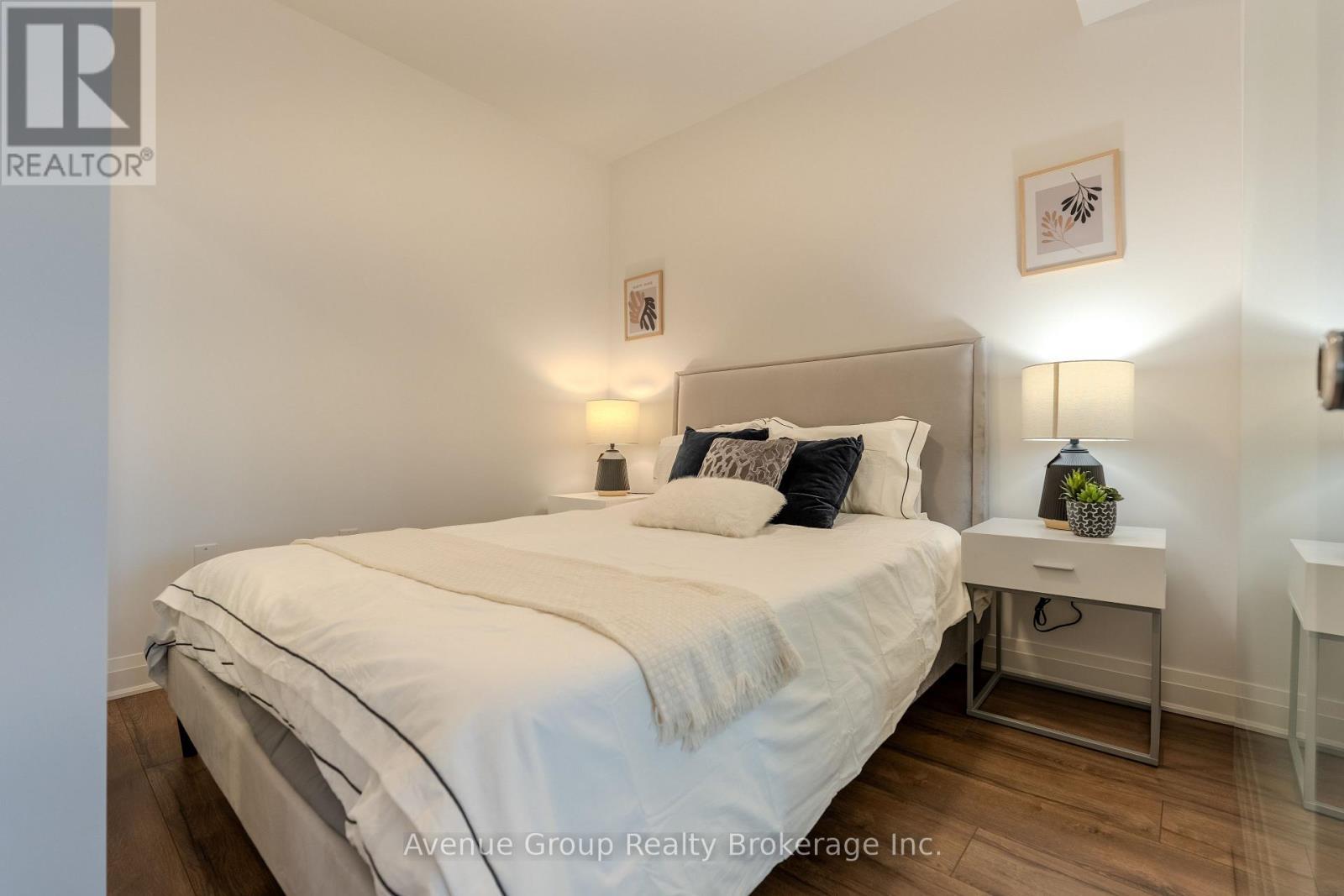 510 - 700 Sheppard Avenue W, Toronto, ON - Indoor Photo Showing Bedroom