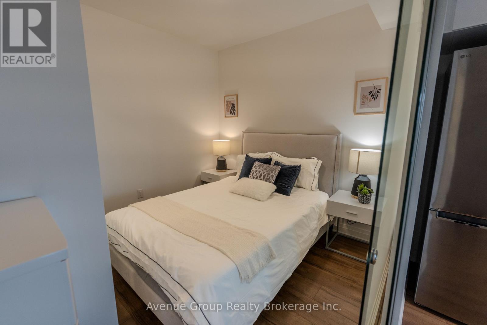 510 - 700 Sheppard Avenue W, Toronto, ON - Indoor Photo Showing Bedroom