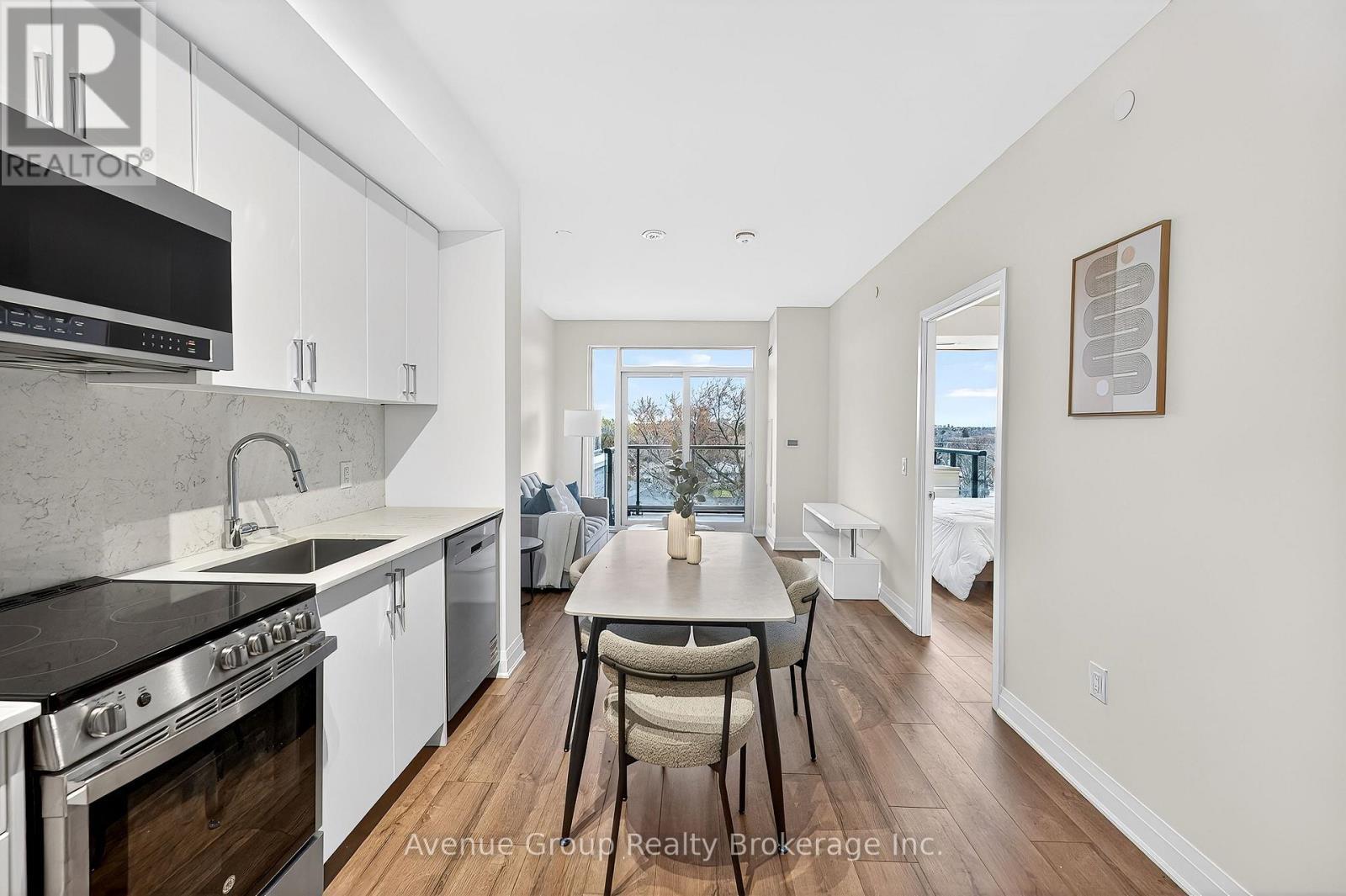 510 - 700 Sheppard Avenue W, Toronto, ON - Indoor Photo Showing Kitchen With Upgraded Kitchen