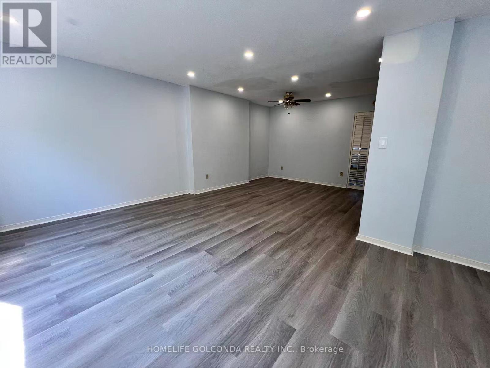 Unit 29 - 25 Whitecap Boulevard, Toronto, ON - Indoor