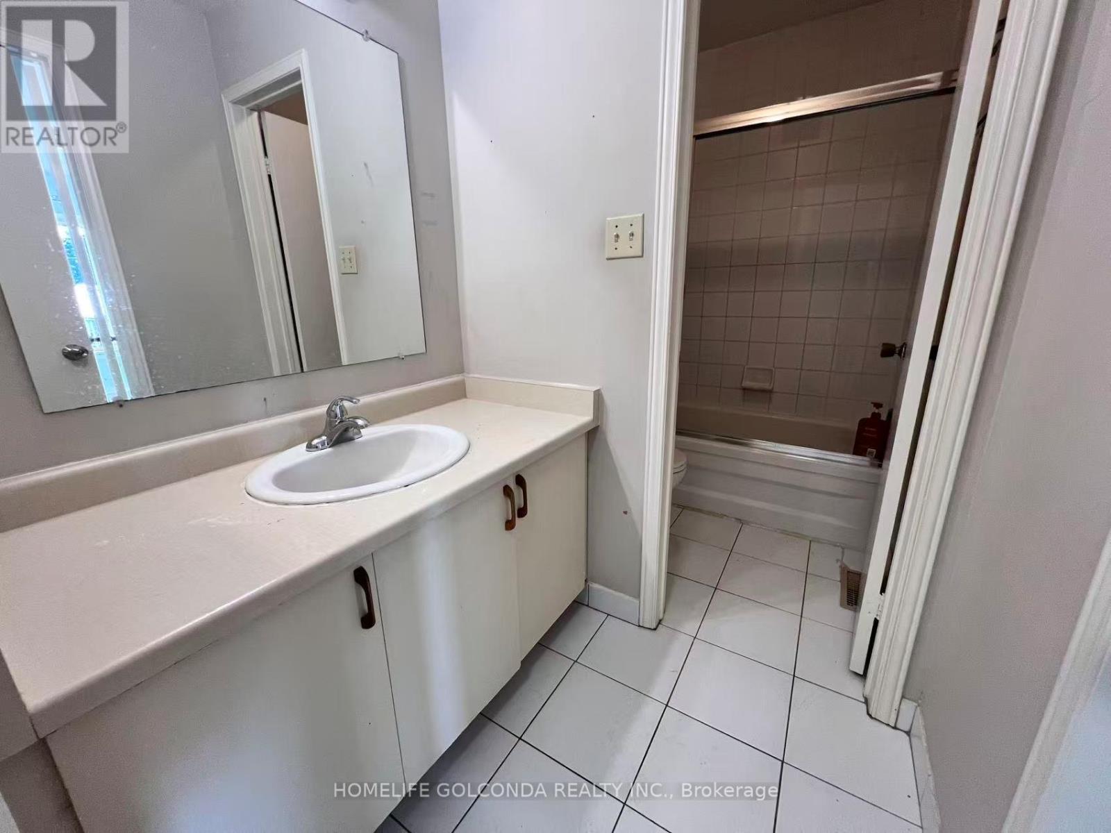 Unit 29 - 25 Whitecap Boulevard, Toronto, ON - Indoor Photo Showing Bathroom