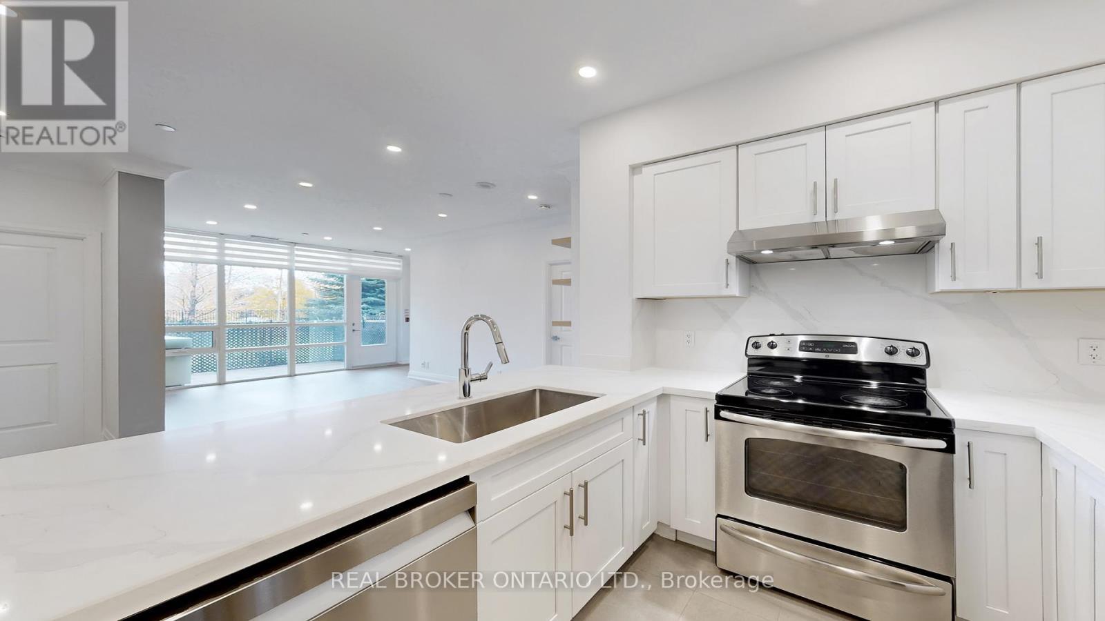 103 - 520 Steeles Avenue W, Vaughan, ON - Indoor Photo Showing Kitchen With Upgraded Kitchen