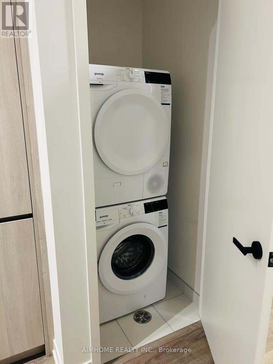 2906 - 8 Interchange Way, Vaughan, ON - Indoor Photo Showing Laundry Room