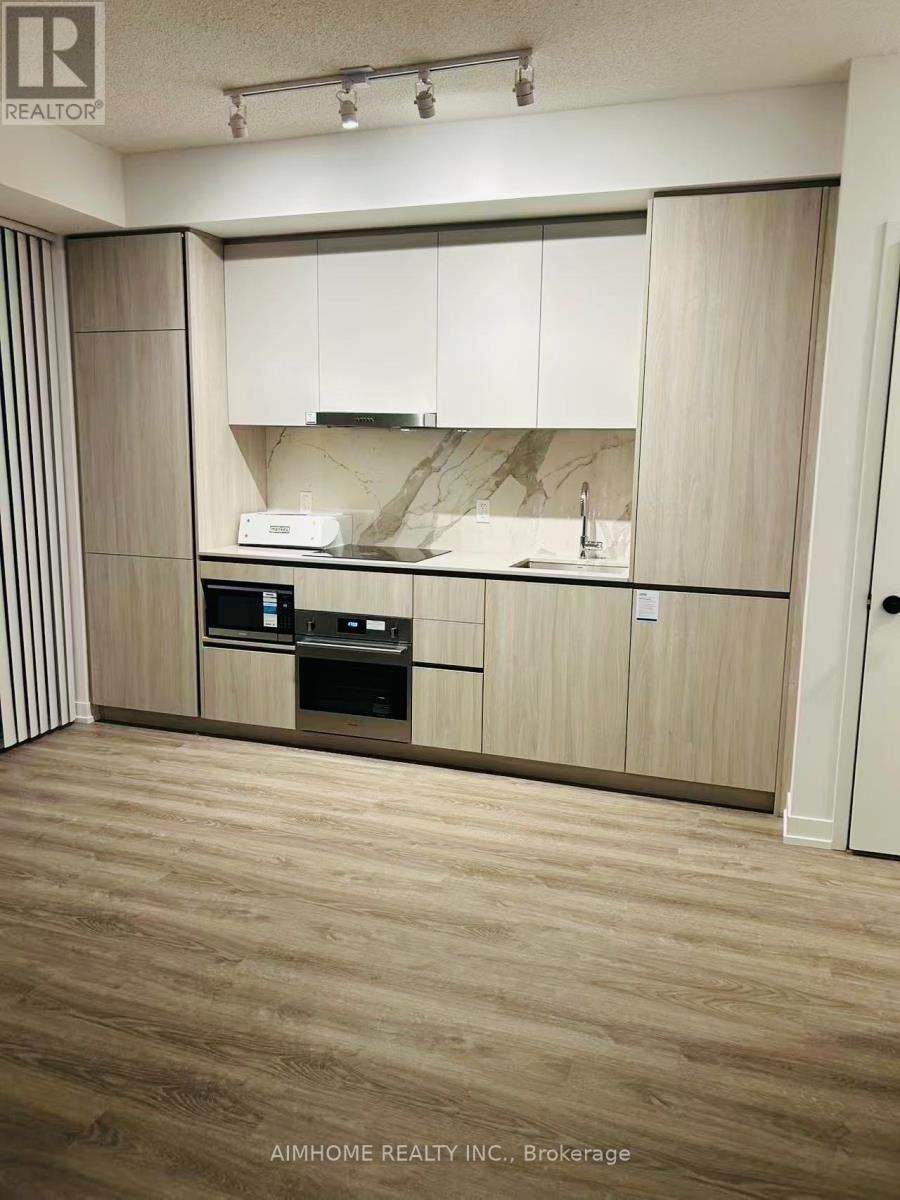 2906 - 8 Interchange Way, Vaughan, ON - Indoor Photo Showing Kitchen