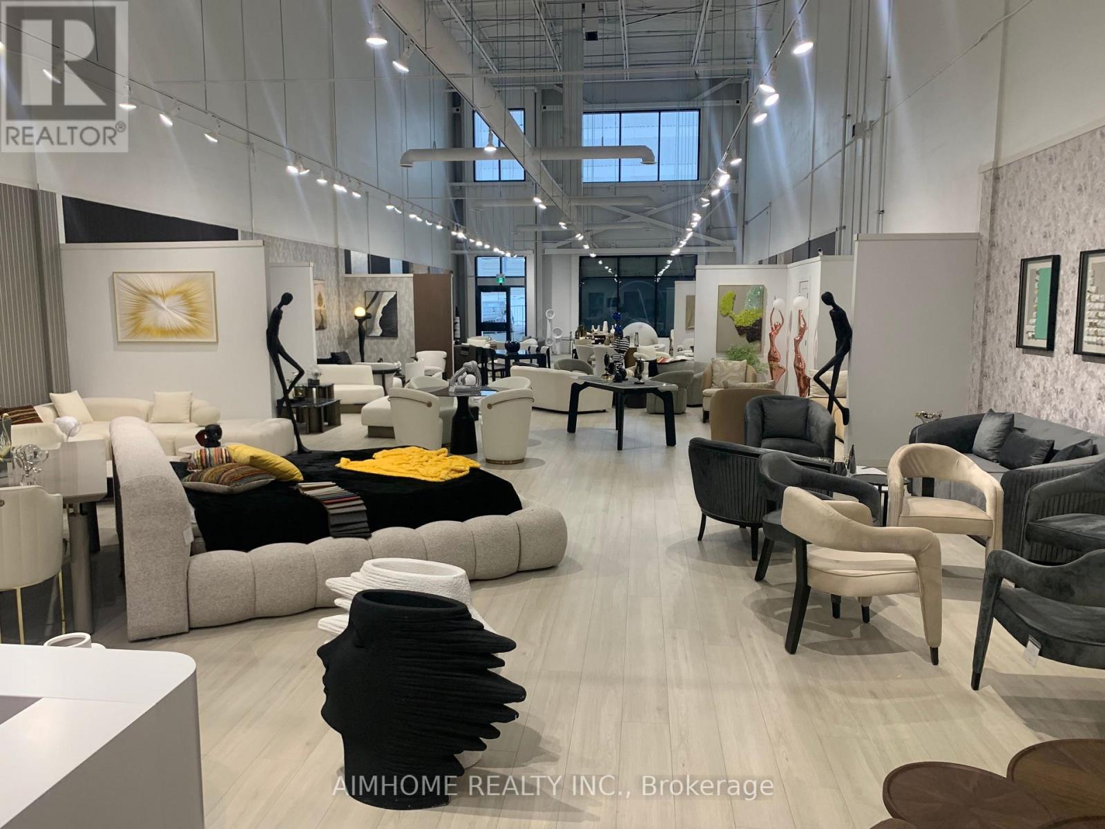 2 - 32 Don Hillock Drive, Aurora, ON