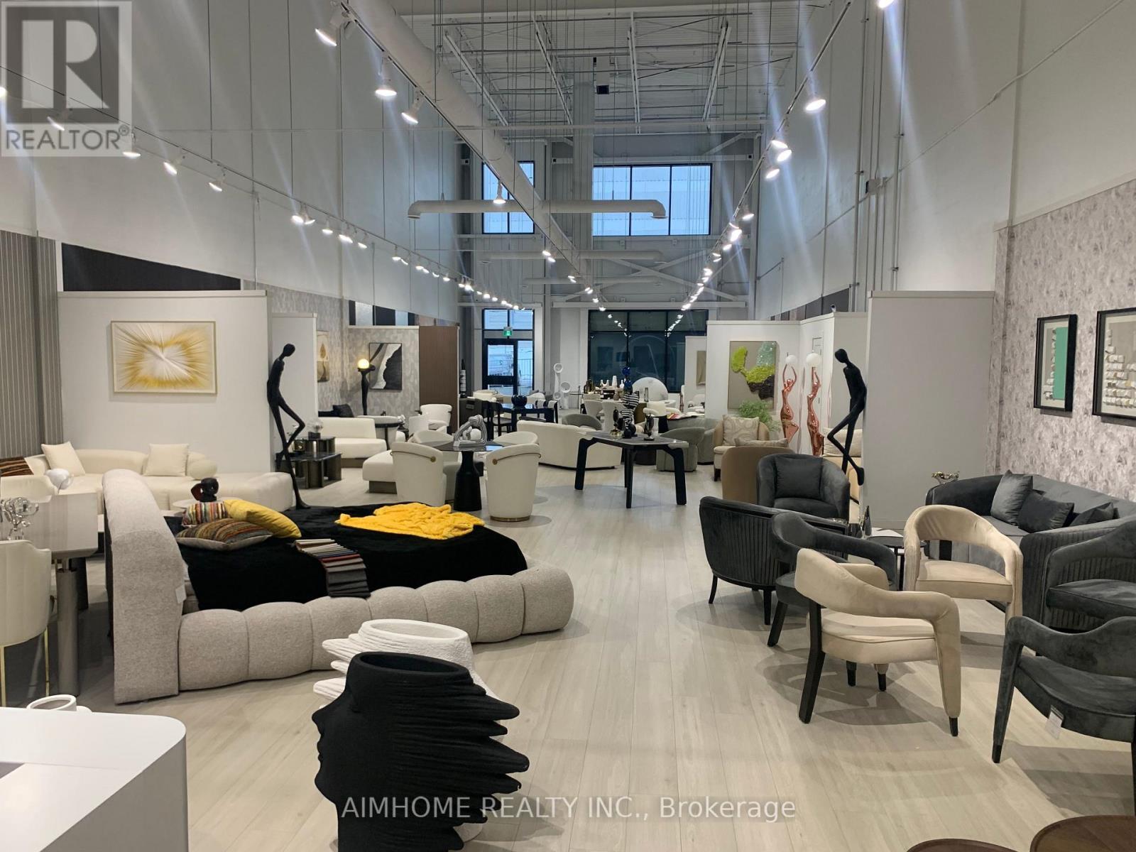 2 - 32 Don Hillock Drive, Aurora, ON