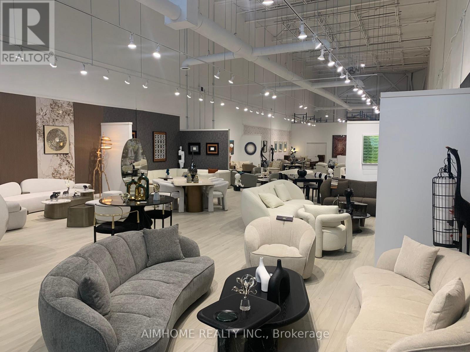 2 - 32 Don Hillock Drive, Aurora, ON