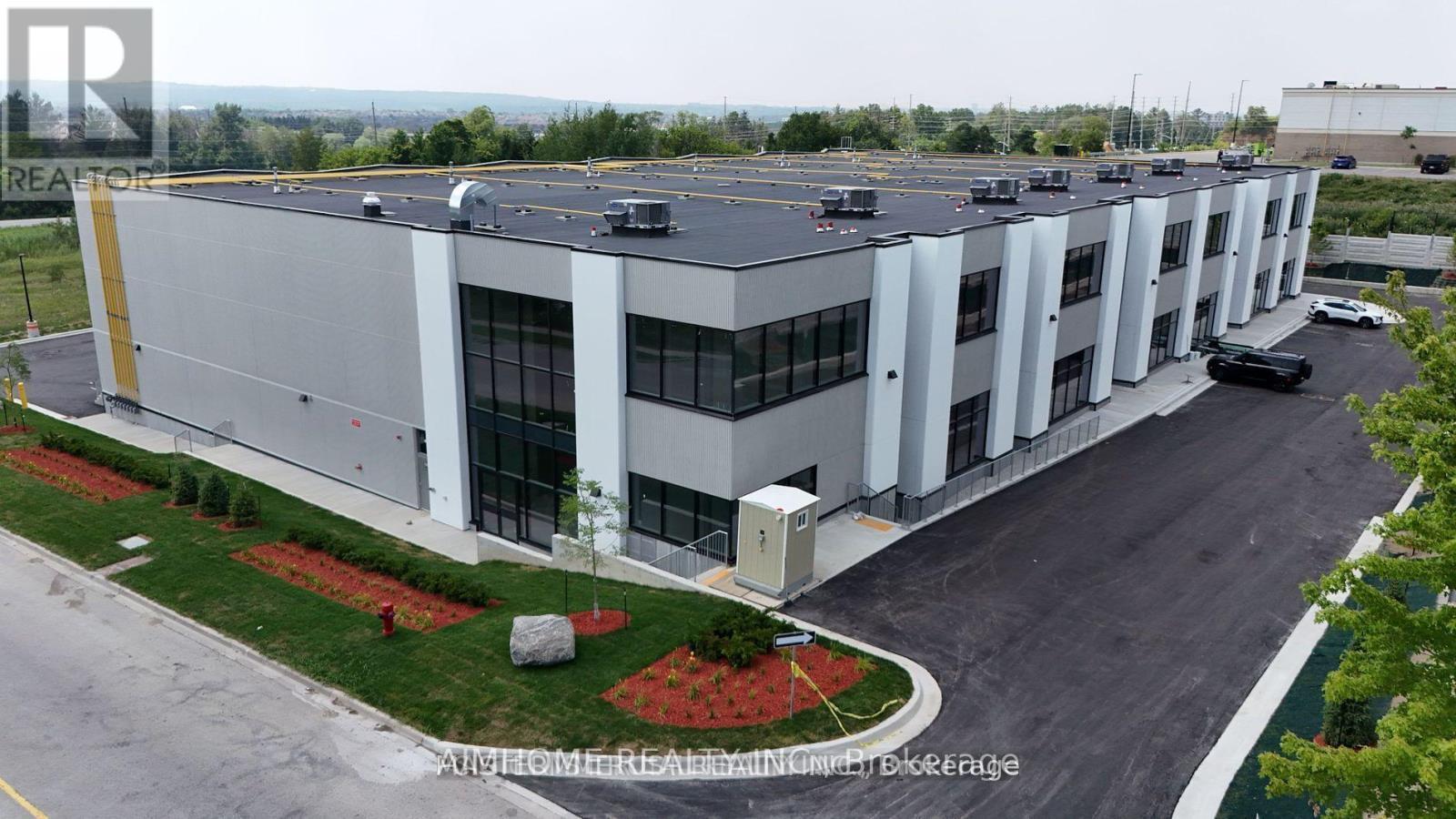 2 - 32 Don Hillock Drive, Aurora, ON