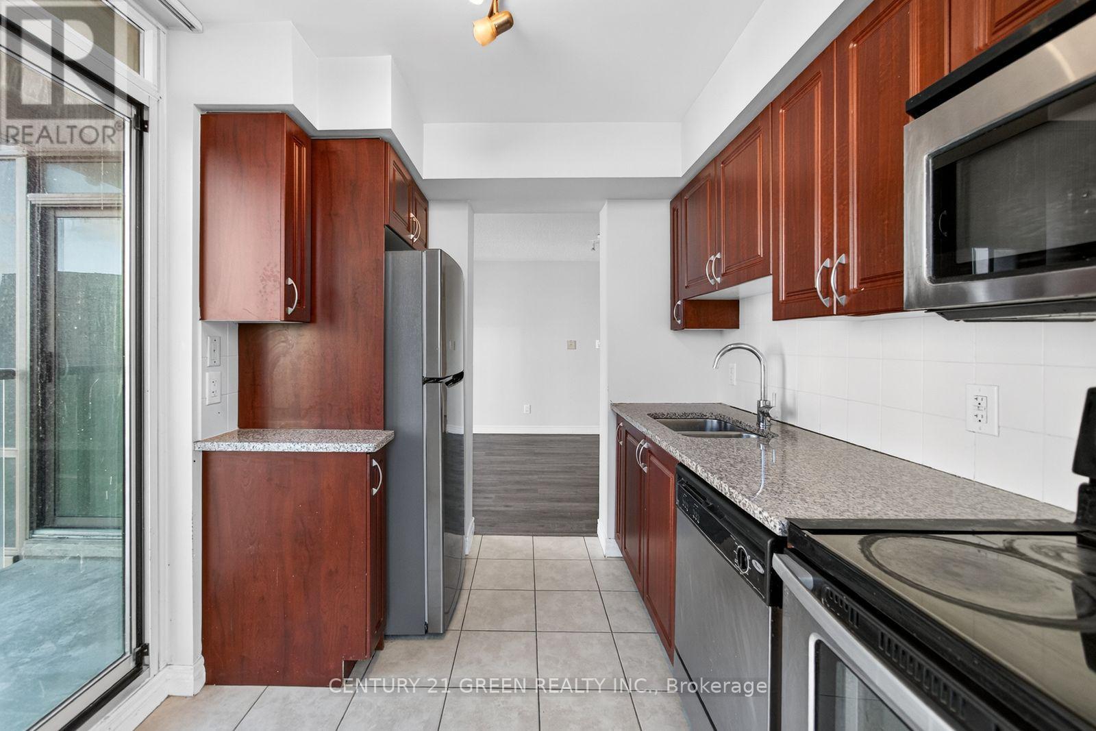2909 - 208 Enfield Place, Mississauga, ON - Indoor Photo Showing Kitchen With Stainless Steel Kitchen With Double Sink