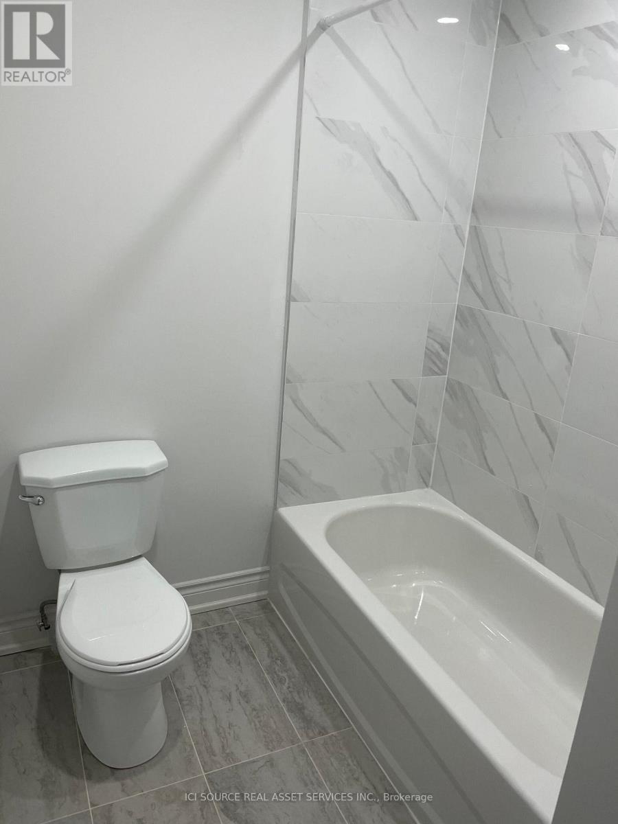 2 - 17 East Street, St. Catharines, ON - Indoor Photo Showing Bathroom