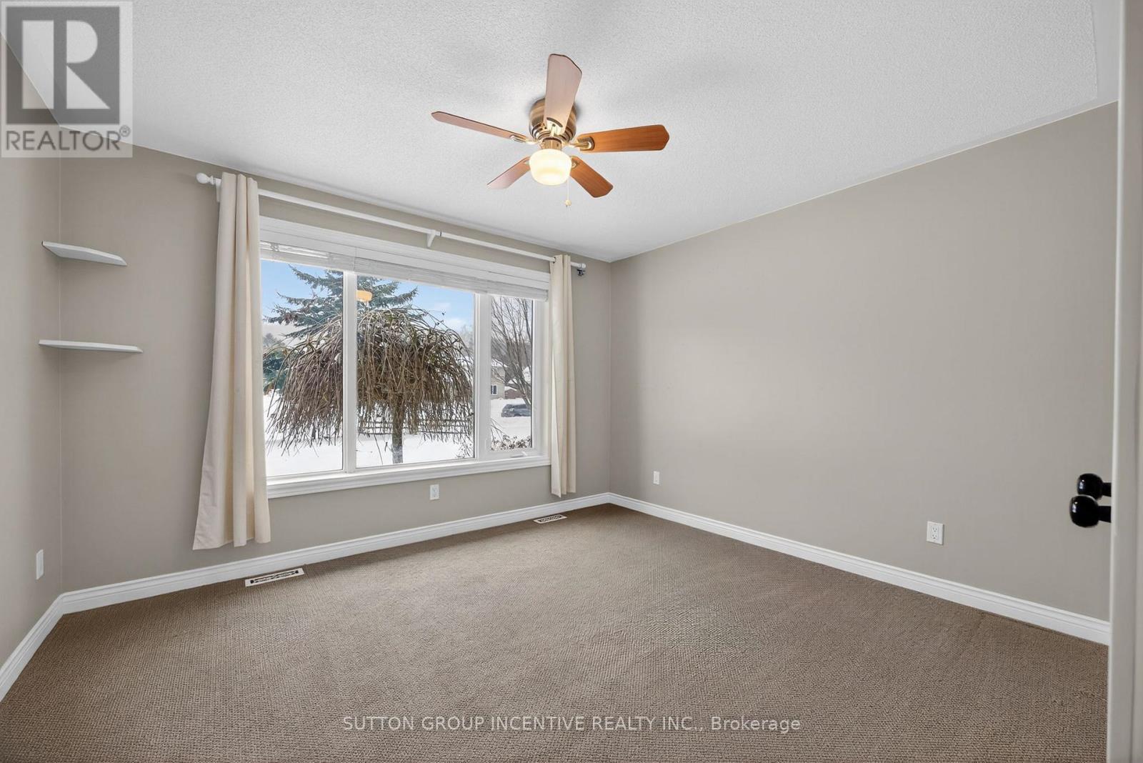 36 Nicholson Crescent, Springwater, ON - Indoor Photo Showing Other Room