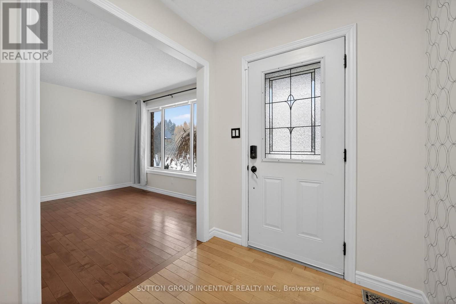 36 Nicholson Crescent, Springwater, ON - Indoor Photo Showing Other Room